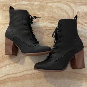 XOXO Magar Lace Up Heeled Booties